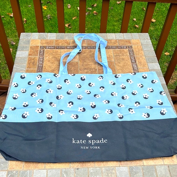 New Kate Spade ♠️ Tote with handles. Functional and beautiful - Picture 2 of 10